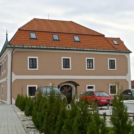 Kastiel Ottlyk Hotel Bánovce nad Bebravou Exterior foto